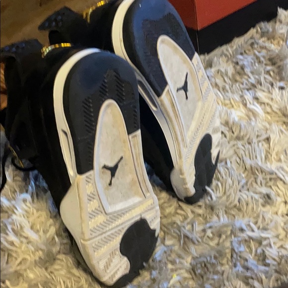 Athletic_Shoes